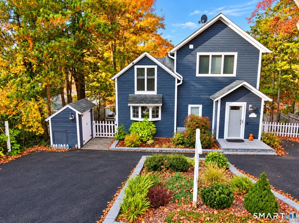 11 Stanton Street, Waterford, CT 06385