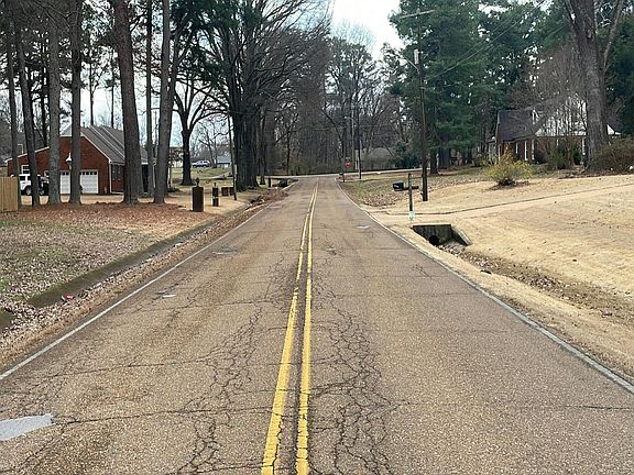 4th image of 2424 Elmore Park Rd