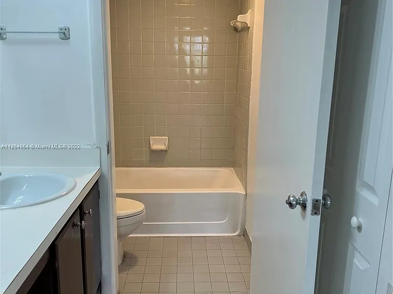 N Oakland Forest Dr — Photo 9