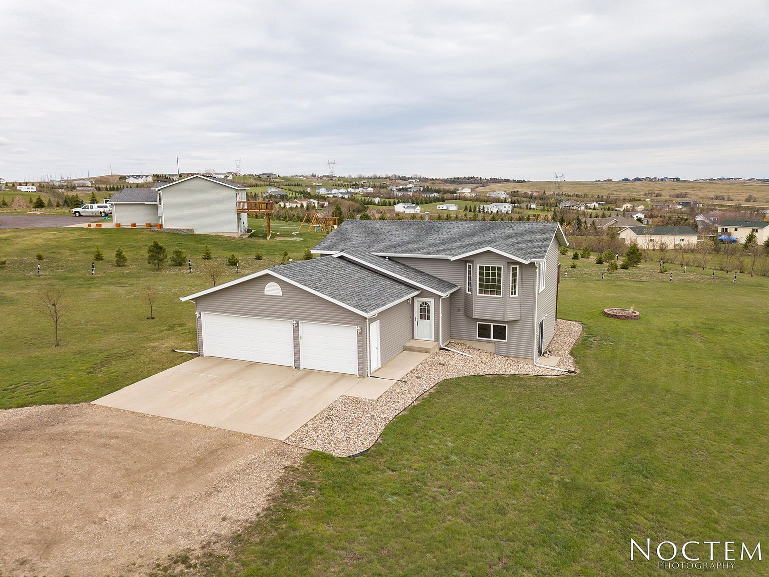 2435 Telluride Ln, Bismarck, ND 58503 | Zillow