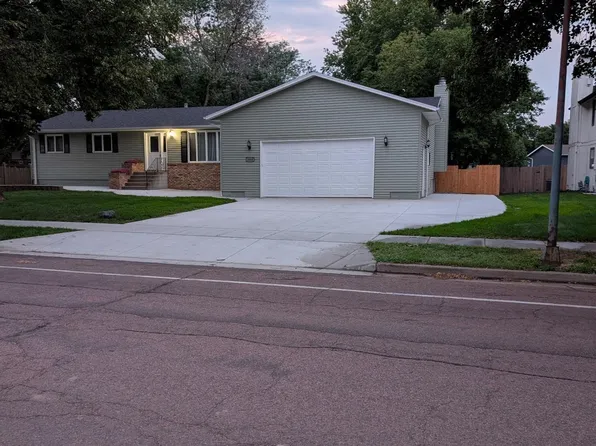 5808 W 32nd St, Sioux Falls, SD 57106