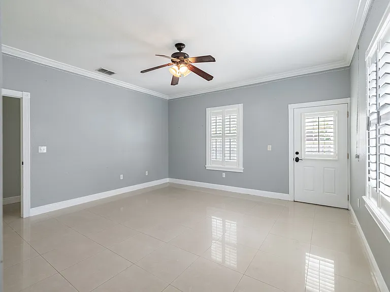 2323 W Cherry St — Photo 14