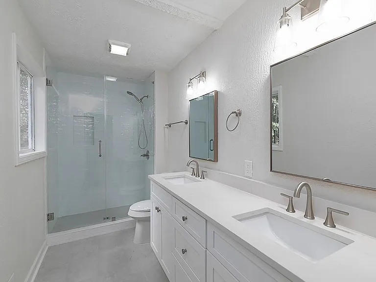 2506 Kingsley Dr NE — Photo 5