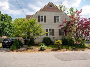 32 Dryden Blvd, Warwick, RI 02888