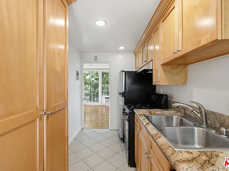 1155 N Clark St #1 — Photo 8