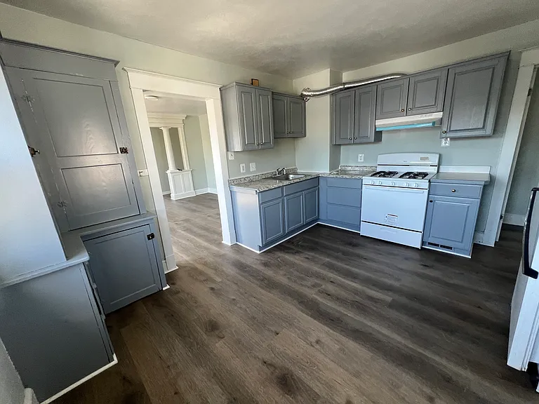 4 Jarvis St #1 — Photo 6