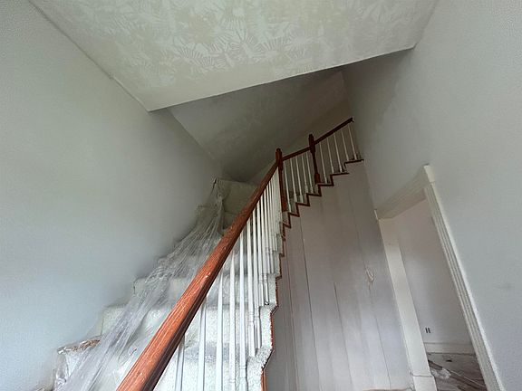 5th image of 1004 Cherry Ln