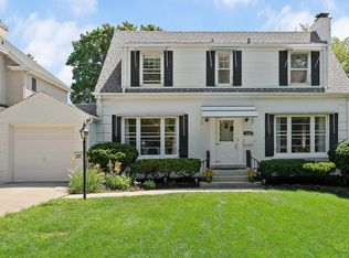 247 Coe Rd, Clarendon Hills, IL 60514