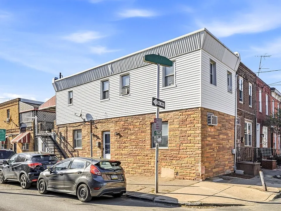 1946 S Iseminger St #2