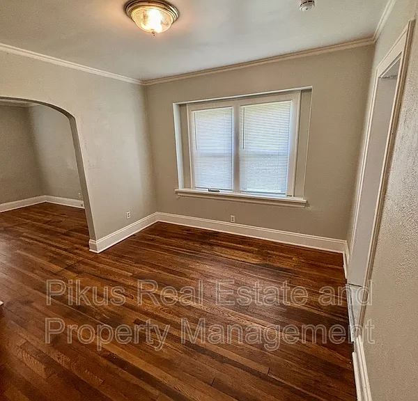 485 Crouse St — Photo 2