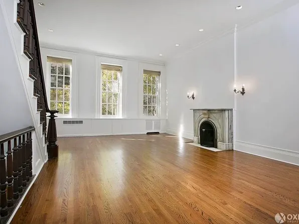 325 East 50th Street image 9 of 13