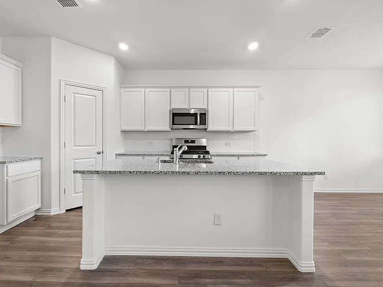 764 Hawthorn St — Photo 4