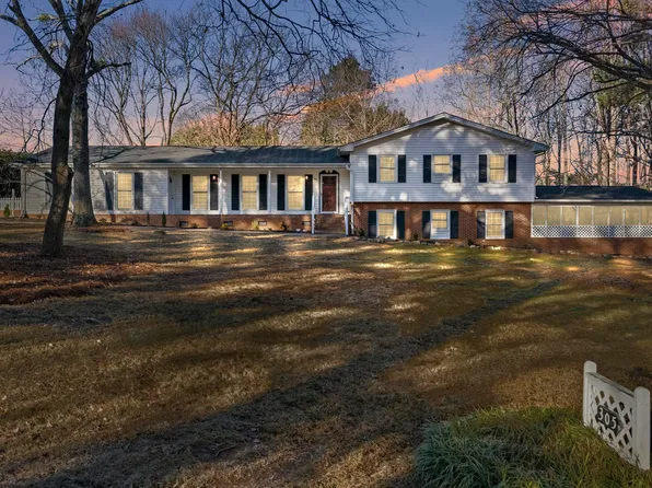 305 Edgewater Dr, Broadway, NC 27505