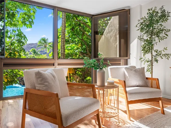 501 Hahaione St APT 12H, Honolulu, HI 96825