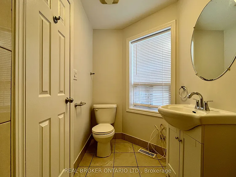 1228 Danforth Ave #1 — Photo 9