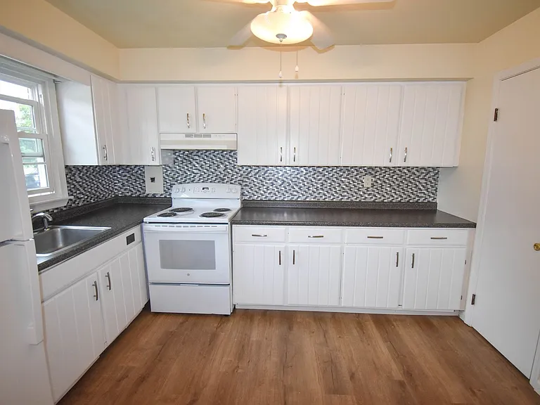 344 W Water St — Photo 7