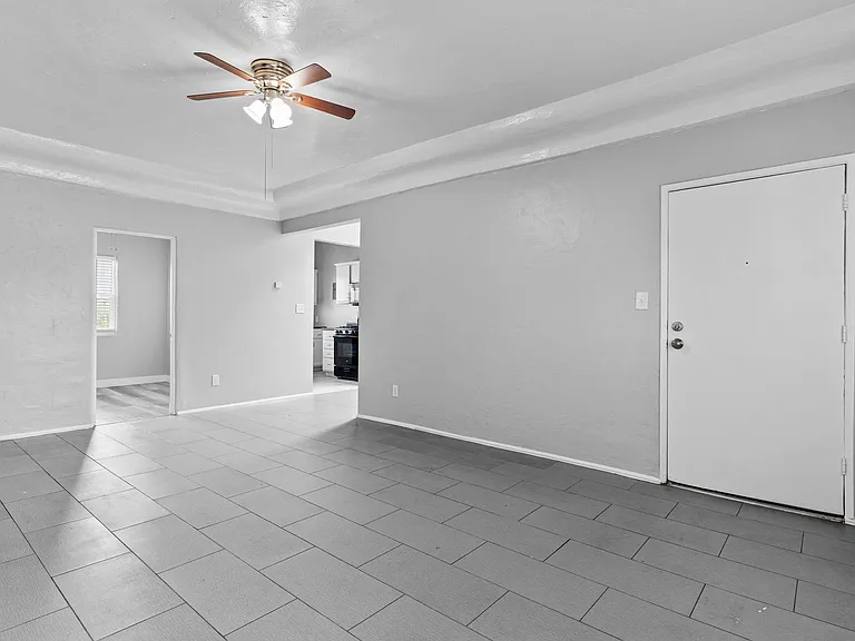 820 Lime Avenue — Photo 4