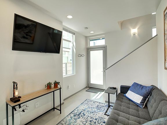 5th image of 5946 36th Ave S #D
