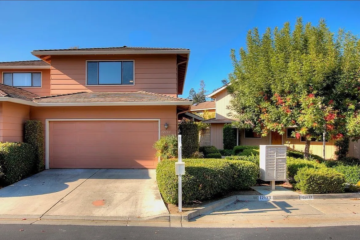 3 bed, 2.5 bath, 1659 sqft, $4,700 — Photo 1