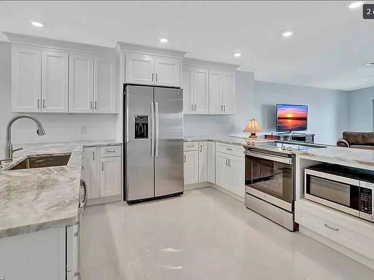 5111 Manor Ct #7 — Photo 3