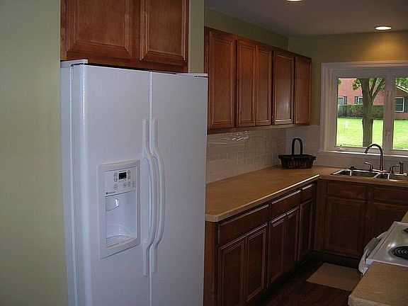 4th image of 233 Sherbrooke Dr