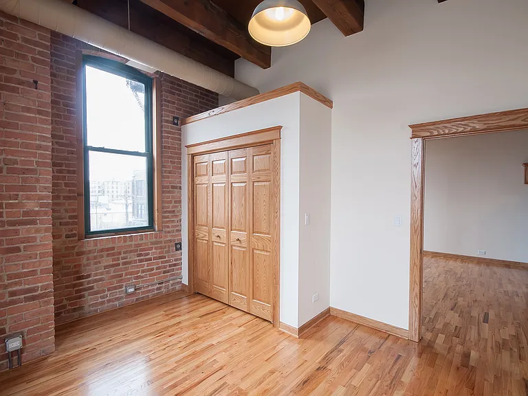 216 N May St #102 — Photo 8