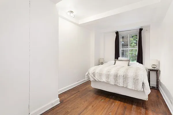 Sold by Triplemint | media 13