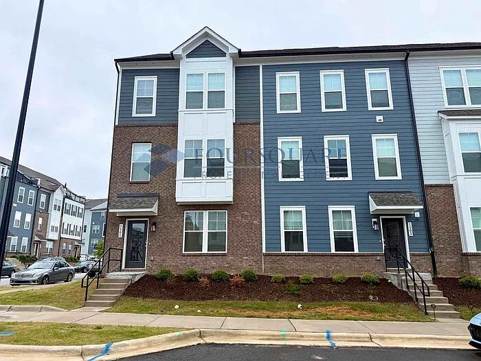 Building Photo - 1501 Village Hall Ln