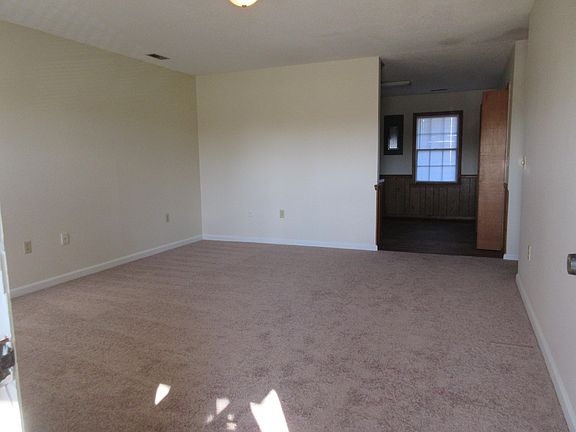 2nd image of 211 W Hampton Ave