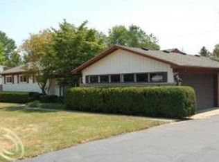 597 Fieldstone Dr, Rochester Hills, MI 48309