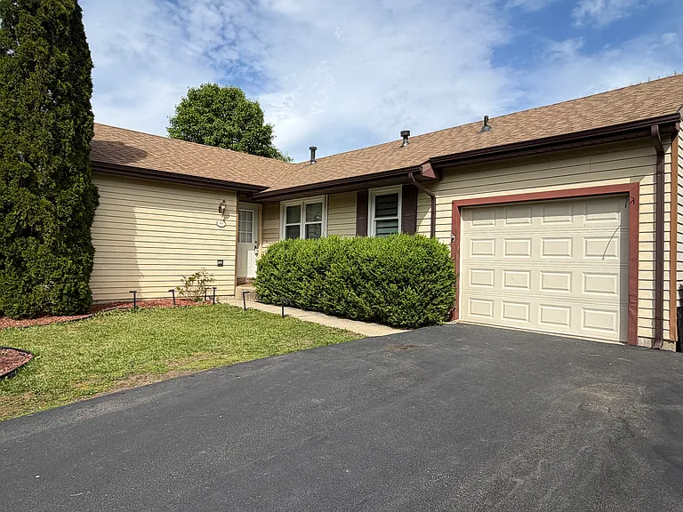 1900 Stanford Dr — Photo 1
