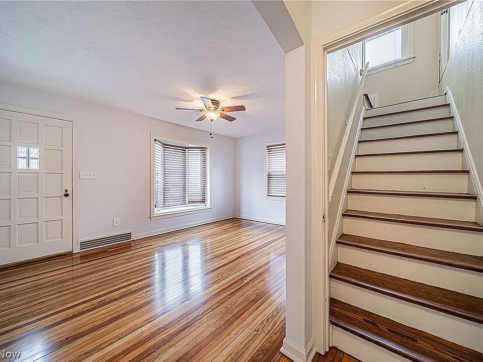 1st image of 25770 Farringdon Ave