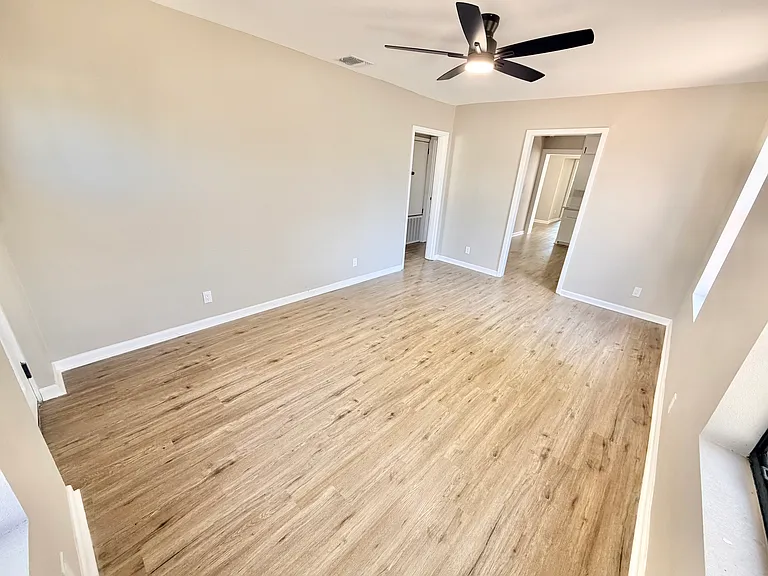 318 Uvalde St — Photo 14