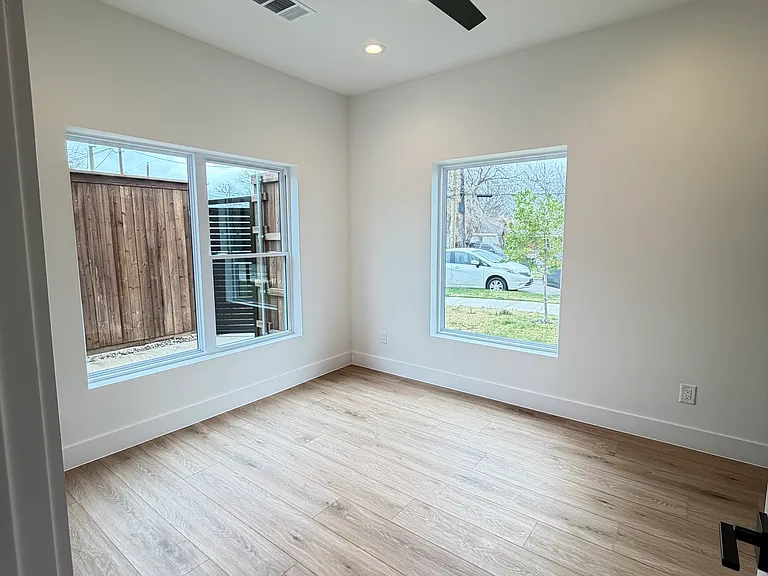 2203 Hondo Ave #203 — Photo 19