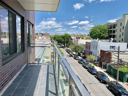 Rented by Hooli Homes New York Inc | media 23