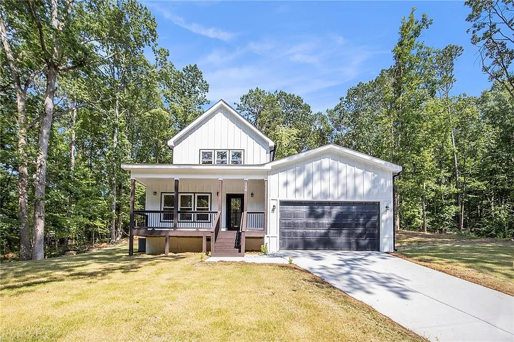 4 bed, 3.0 bath, 2400 sqft, $2,675 — Photo 1