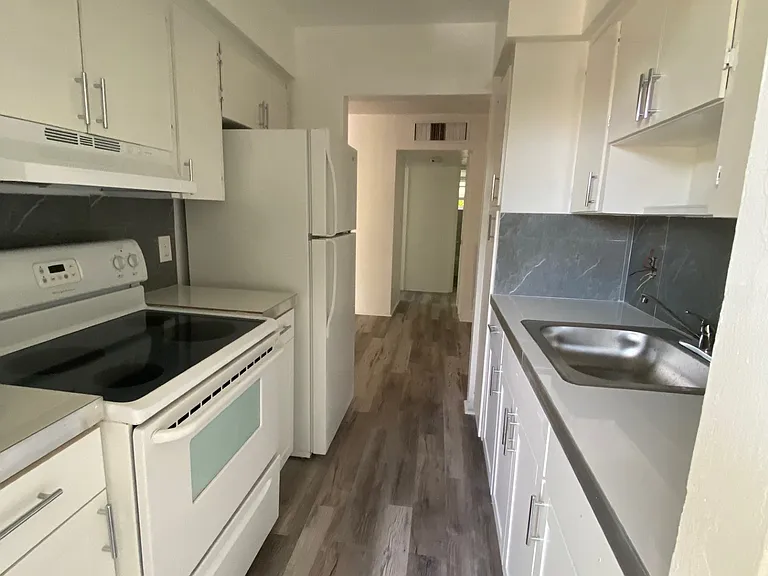 San Souci Apartments, Inc. — Photo 8