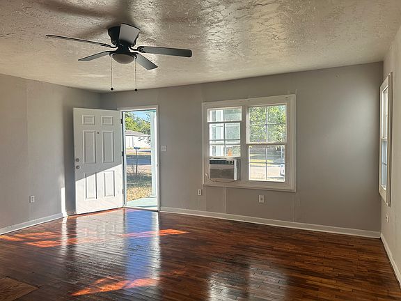 4th image of 1911 NW Baldwin Ave