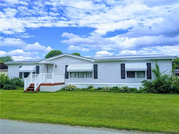 99 Autumn View Dr, Arcade, NY 14009