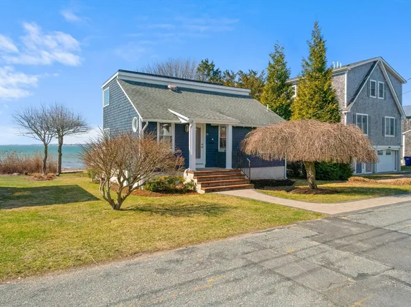 15 Bayview Ave, Fairhaven, MA 02719