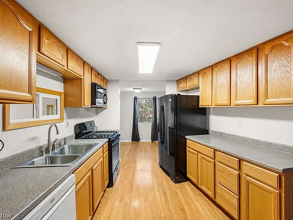 8th image of 58 Rock Ridge Rd
