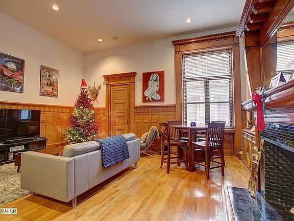 3rd image of 55 W 75th St