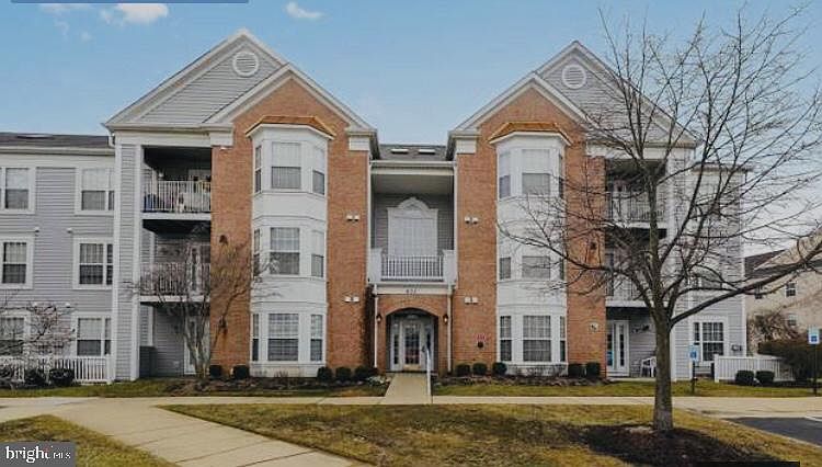2nd image of 657 Burtons Cove Way Unit 9