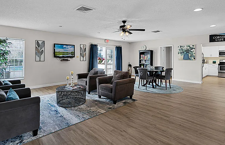 Fountain Square Apartments — Photo 24