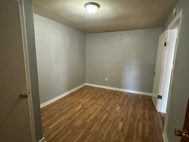 505 N College St — Photo 16