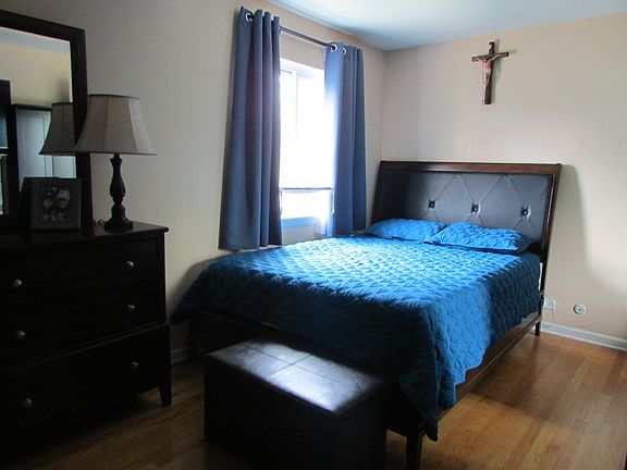 4th image of 1055 Cove Dr