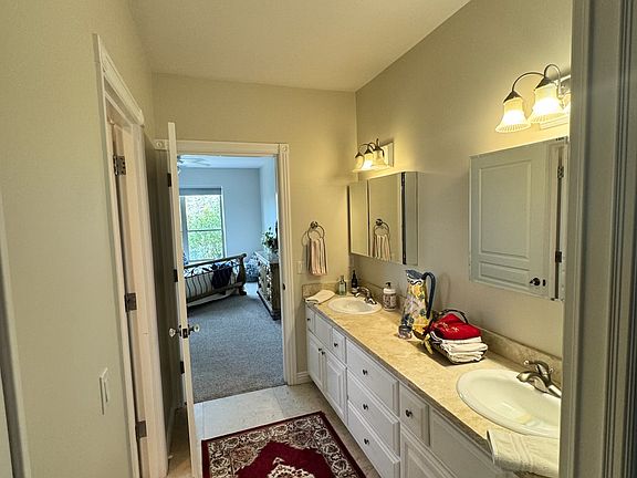 Room 1 and 2 bathroom (shared or private)