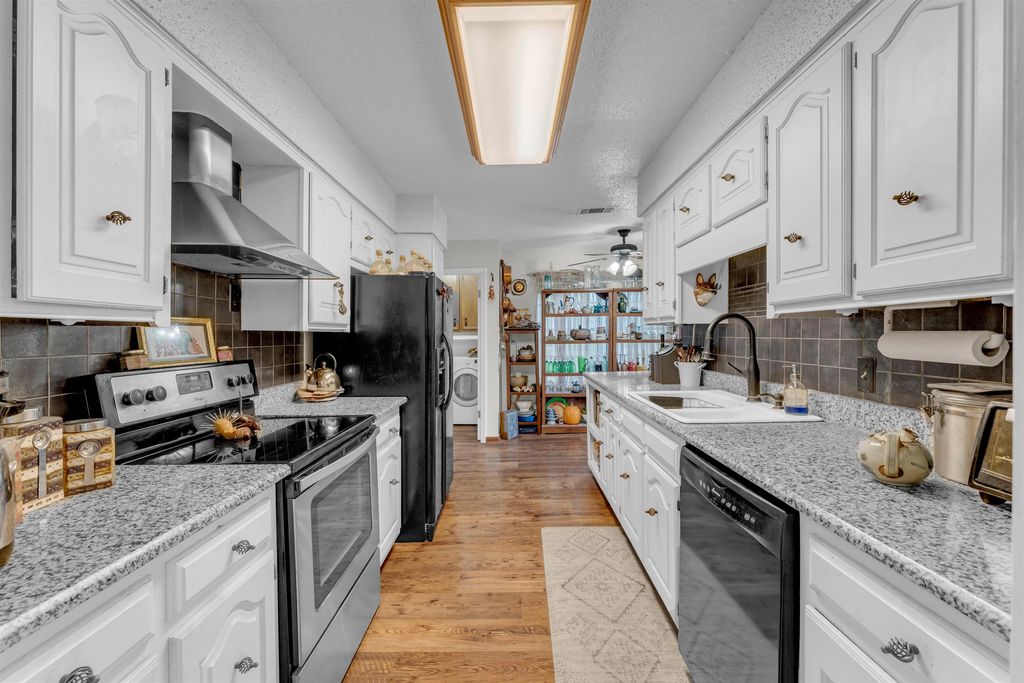 Apartment in Burnet, Hoover Valley - View 5