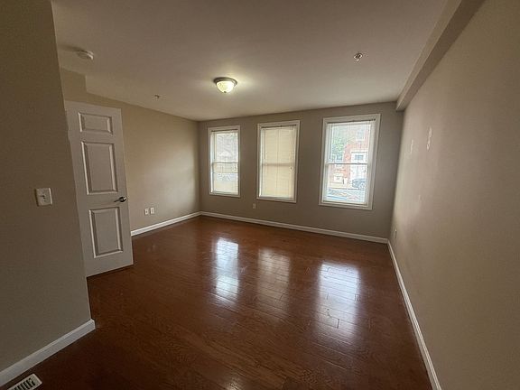 4th image of 51 Chelsea St #4S