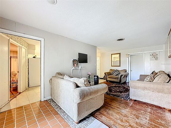 4th image of 4200 Anderson Rd